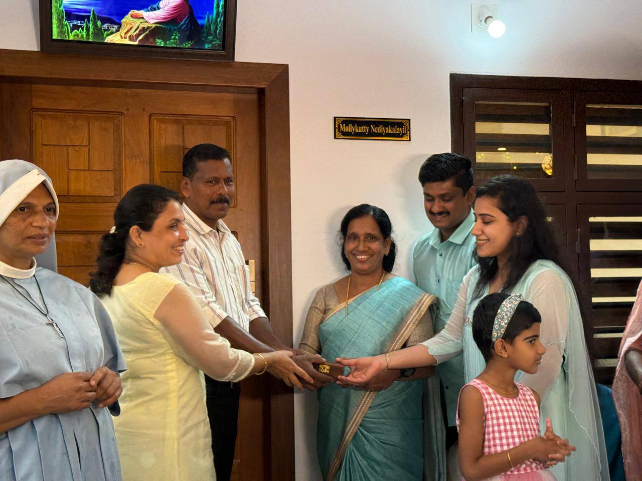 Mrs.Mollykutty and Family Image